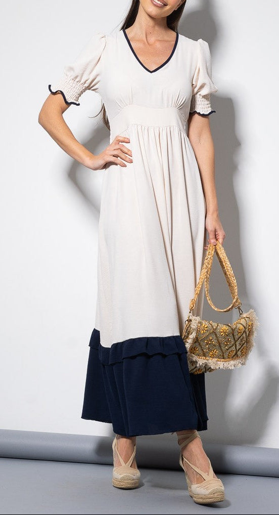 Vestido escote bajo beige
